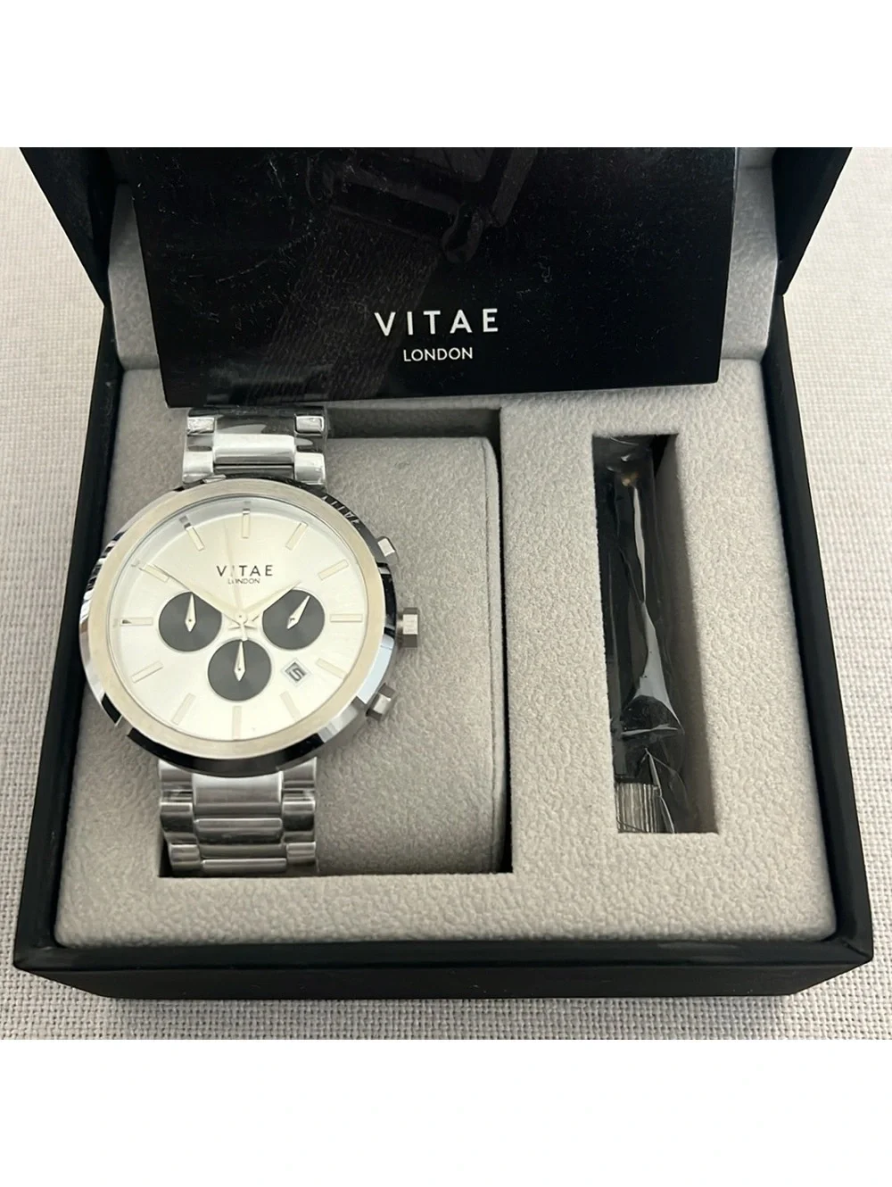 Vitae London Watch Elmington Silver Tone Stainless Steel Bracelet 44mm, NWT